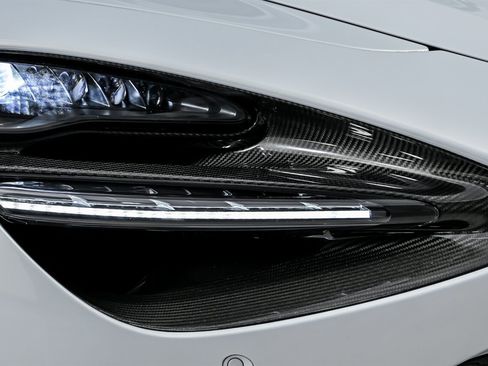 Used 2018 McLaren 720S RWD image 5