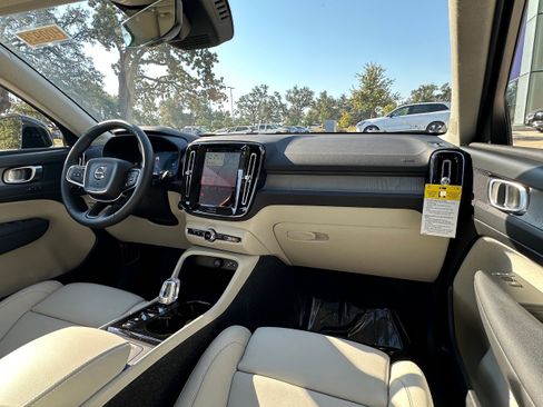 New 2026 Volvo XC40 B5 Plus w/ Protection Package Premier image 9