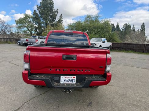 Used 2021 Toyota Tacoma TRD Sport w/ TRD Premium Sport Package image 4
