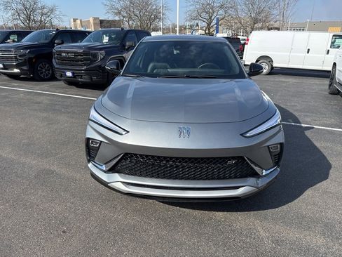 Certified 2025 Buick Envista Sport Touring image 8