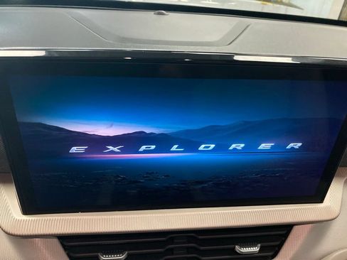 Used 2025 Ford Explorer Active w/ Active Comfort Package AWD/4WD image 25
