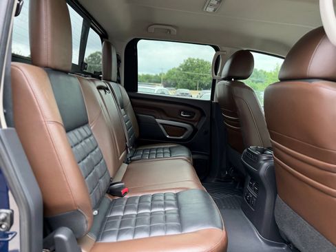 Used 2018 Nissan Titan SV AWD/4WD image 29