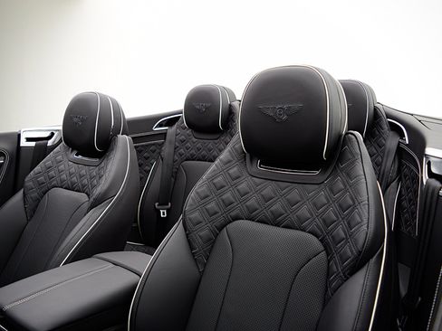 Used 2023 Bentley Continental GT Azure image 37