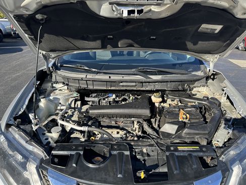 Used 2017 Nissan Rogue SV image 10