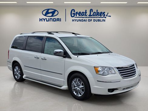 Used 2009 Chrysler Town & Country Limited w/ Entertainment Group #3 FWD image 7