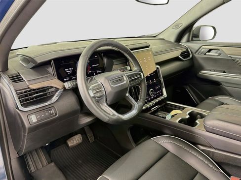 Used 2025 GMC Acadia Denali w/ LPO, Floor Liner Package AWD/4WD image 10
