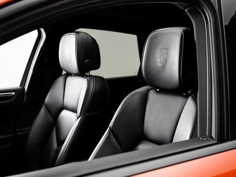 Used 2024 Porsche Macan image 10