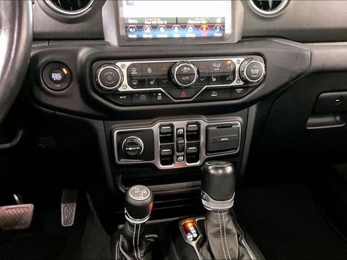 Used 2023 Jeep Wrangler Unlimited Sahara w/ Cold Weather Group AWD/4WD image 8