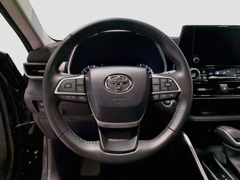 Certified 2026 Toyota Highlander XLE AWD/4WD image 11