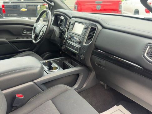 Used 2018 Nissan Titan SV w/ SV Convenience Package AWD/4WD image 14