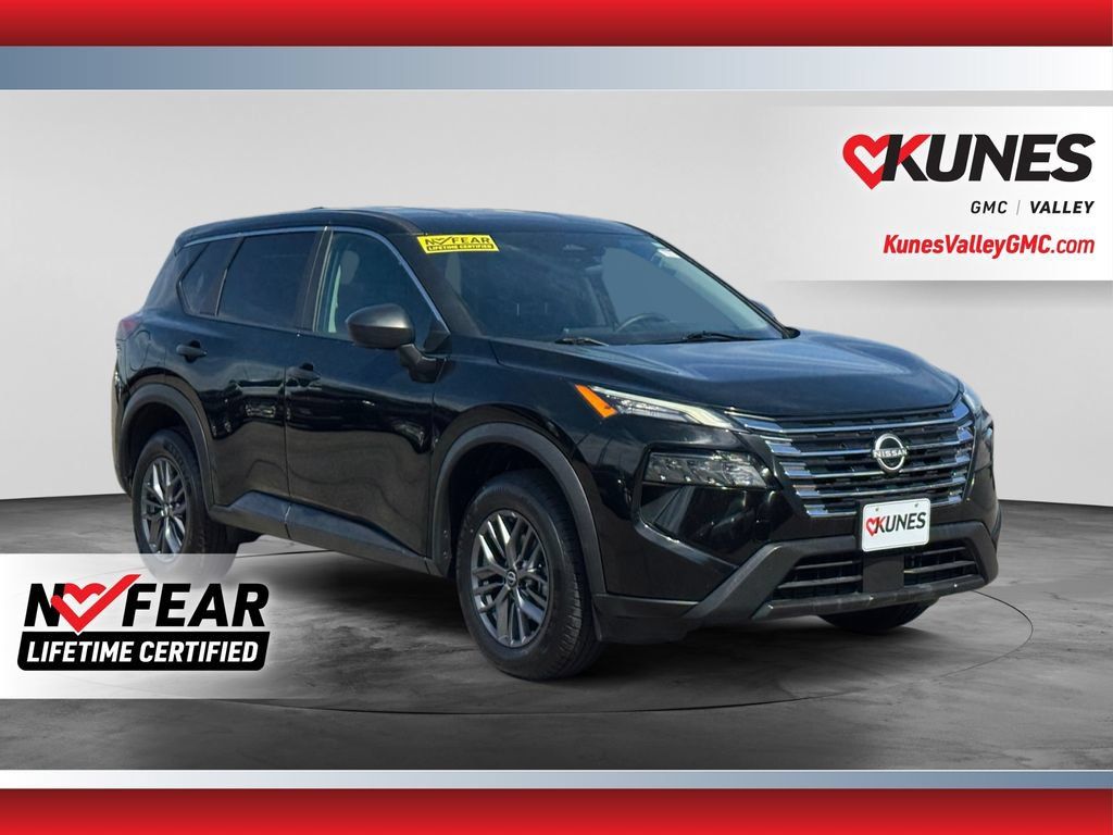 Used 2024 Nissan Rogue S AWD/4WD image 1
