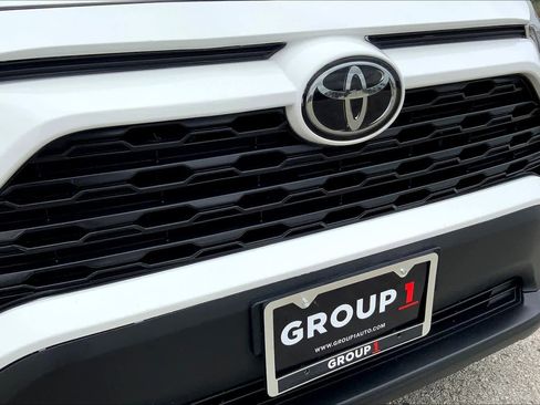 Used 2019 Toyota RAV4 LE image 29