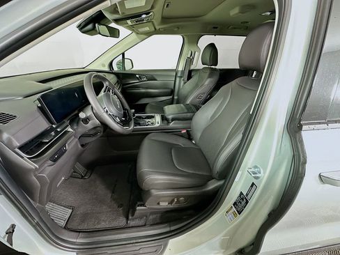 Used 2026 Kia Carnival SX w/ SX Dark Edition Package image 28