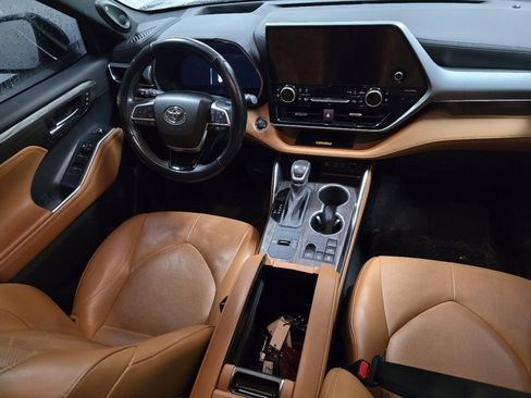 Used 2023 Toyota Highlander Platinum image 25