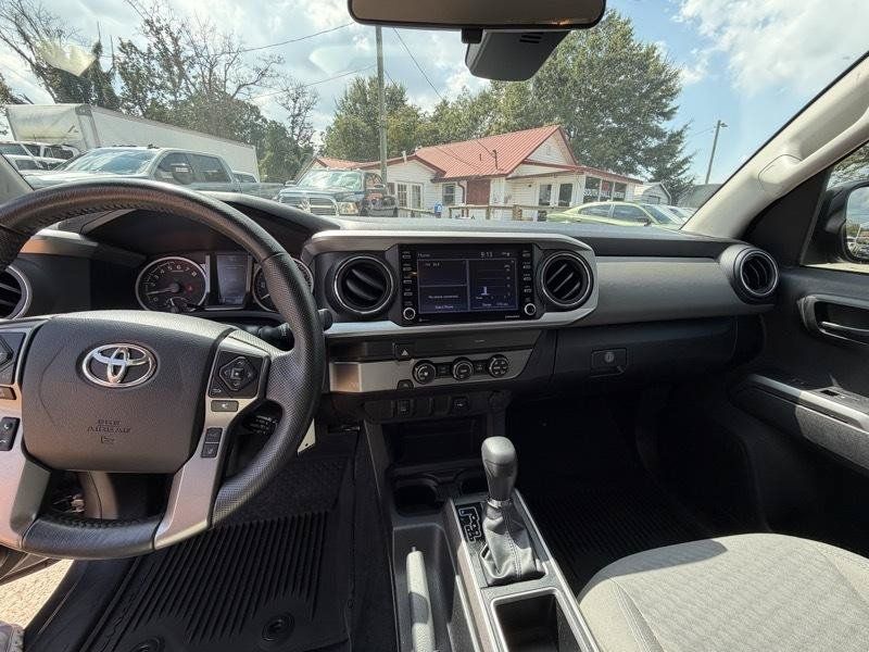 Used 2022 Toyota Tacoma SR5 RWD image 17