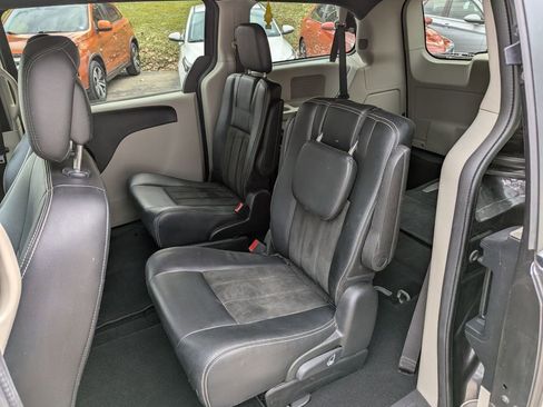 Used 2019 Dodge Grand Caravan SXT image 7
