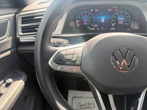 Used 2025 Volkswagen Atlas Cross Sport SE FWD image 17