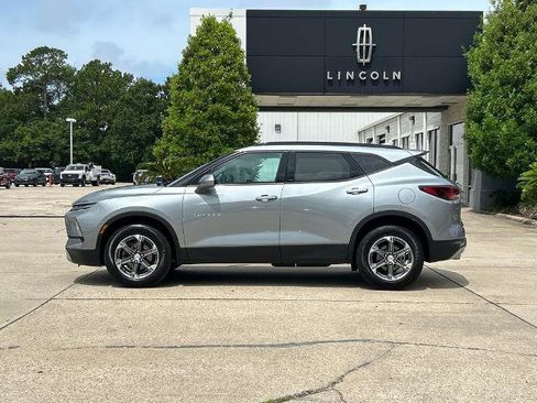 Used 2024 Chevrolet Blazer LT w/ Convenience Package FWD image 2