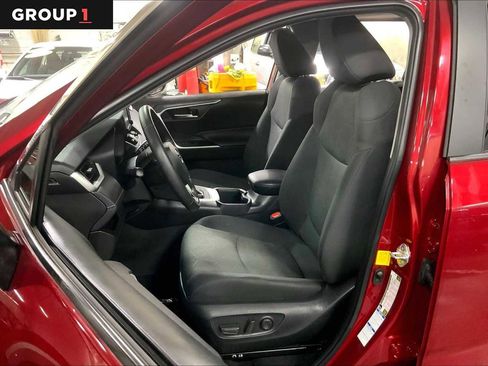 Used 2022 Toyota RAV4 XLE w/ Convenience Package image 8