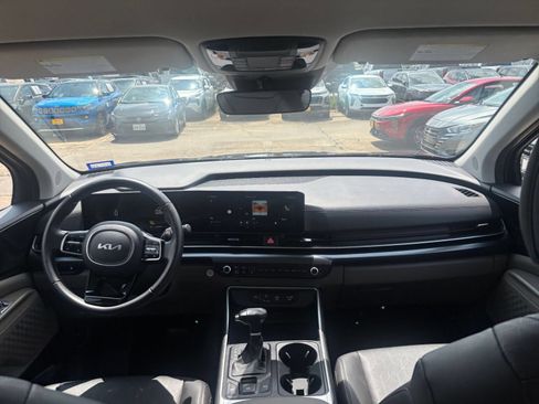 Used 2026 Kia Carnival FWD image 36