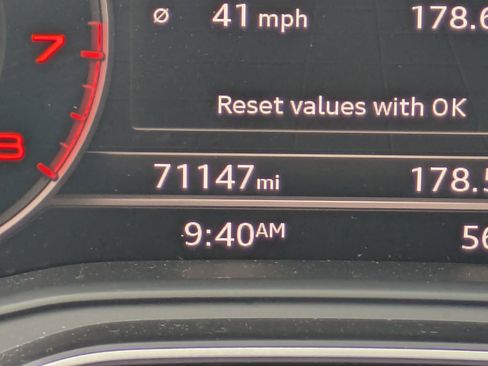 Used 2019 Audi Q5 Prestige w/ Prestige Package image 11