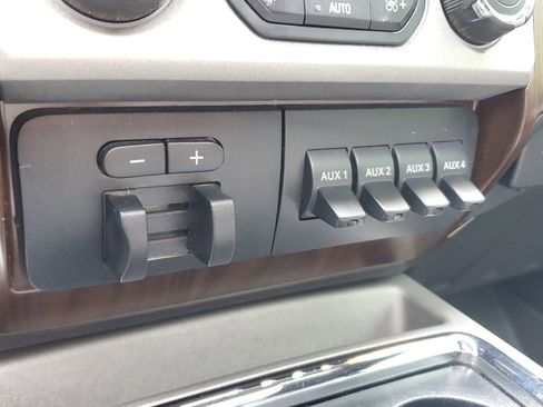 Used 2015 Ford F250 Lariat w/ Lariat Ultimate Package AWD/4WD image 28