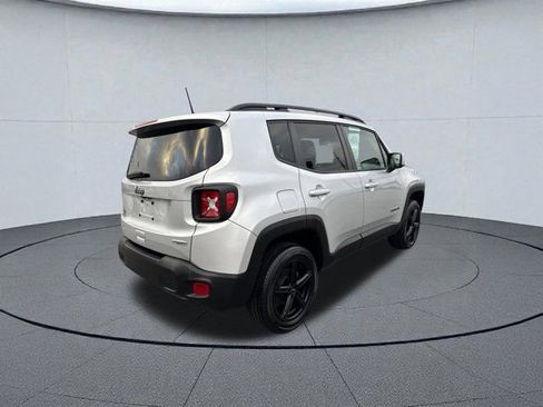Used 2019 Jeep Renegade Latitude w/ Cold Weather Group image 2