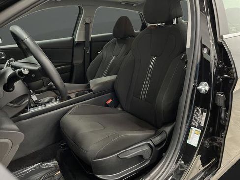 Used 2024 Hyundai Elantra SEL w/ Convenience Package image 4
