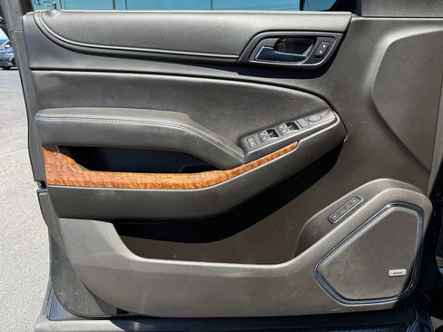 Used 2019 Chevrolet Suburban Premier AWD/4WD image 31