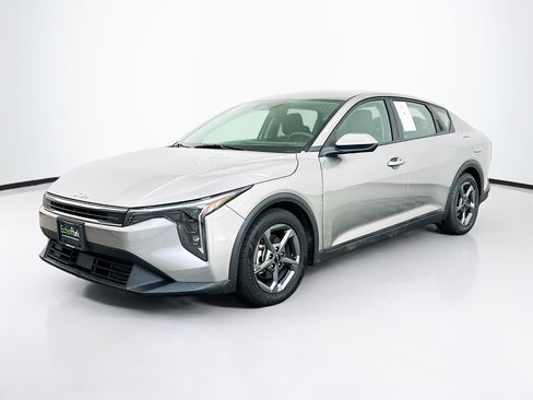 Used 2025 Kia K4 FWD image 3