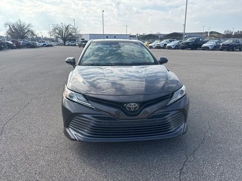 Used 2018 Toyota Camry XLE image 8