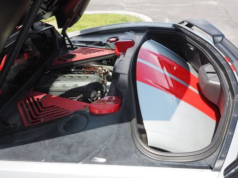 Used 2020 Chevrolet Corvette Stingray Preferred Cpe w/ 2LT Preferred Equipment Group RWD image 16