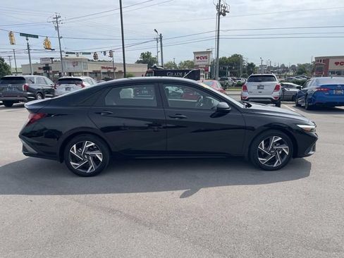 Certified 2025 Hyundai Elantra Sport FWD image 6