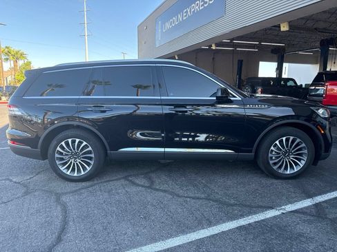 Certified 2024 Lincoln Aviator AWD w/ Premium Package image 4