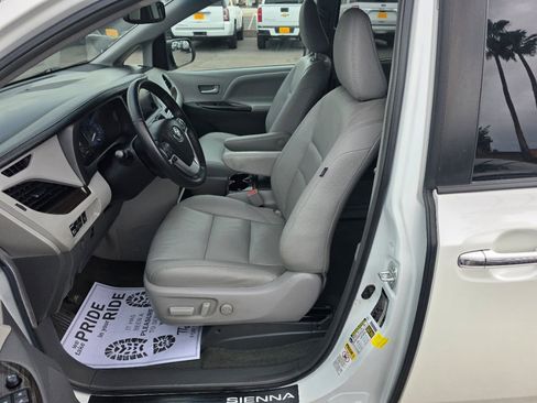 Used 2017 Toyota Sienna XLE w/ XLE Navigation Package image 11