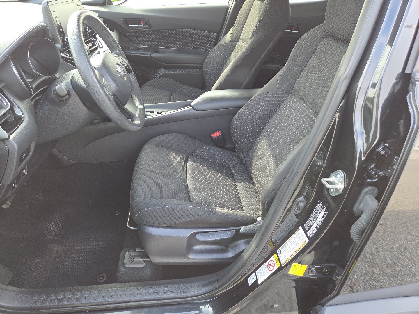 Used 2019 Toyota C-HR LE FWD image 21