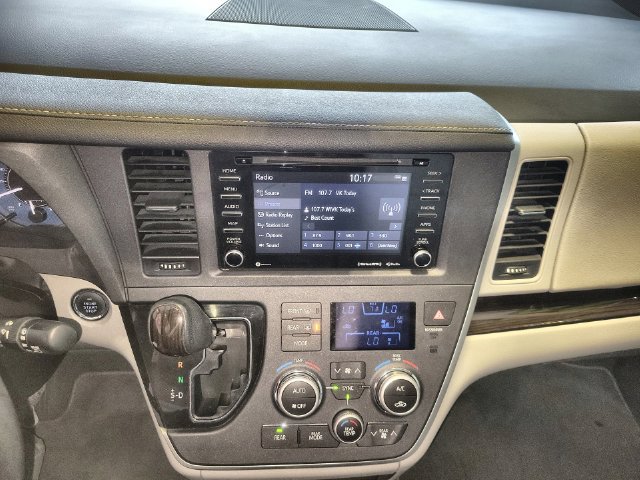Used 2020 Toyota Sienna XLE w/ XLE Navigation Package FWD image 16