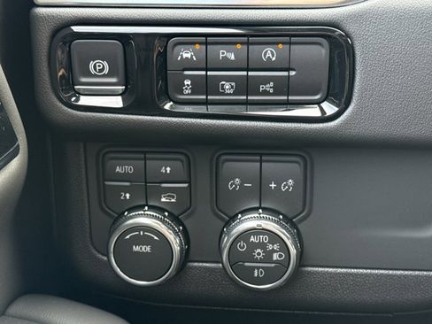 New 2026 GMC Yukon XL Elevation image 24