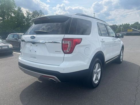 Used 2017 Ford Explorer XLT w/ Equipment Group 202A AWD/4WD image 4