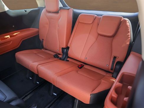 Used 2023 Kia Carnival SX Prestige image 29