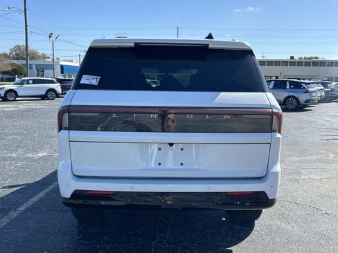 New 2026 Lincoln Navigator Reserve AWD/4WD image 4
