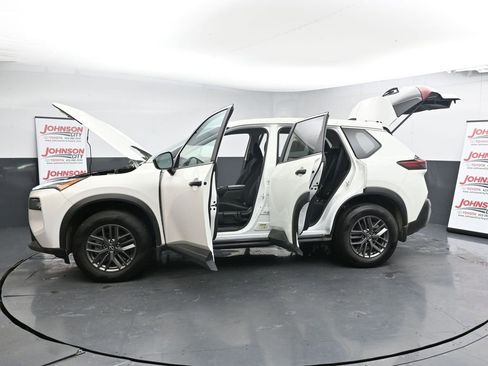 Used 2023 Nissan Rogue S image 28