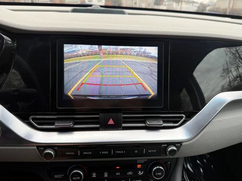 Used 2020 Kia Niro EX image 11