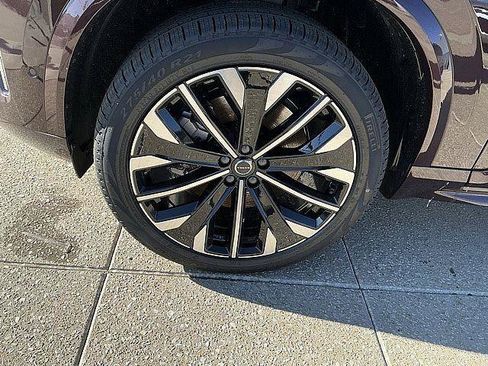 New 2026 Volvo XC90 T8 Plus w/ Protection Package Premier AWD/4WD image 12