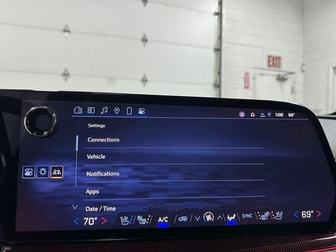 Used 2025 Chevrolet Traverse RS w/ LPO, Floor Liner Package AWD/4WD image 33