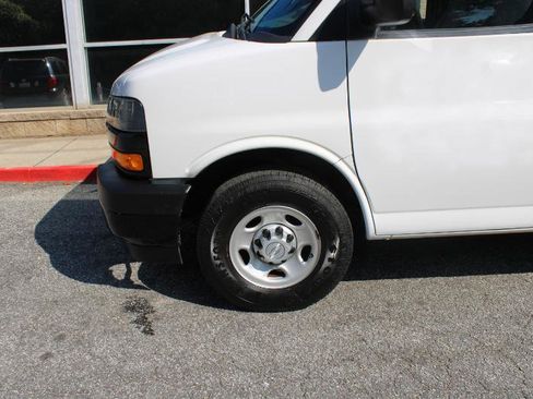 Used 2019 Chevrolet Express 2500 image 18