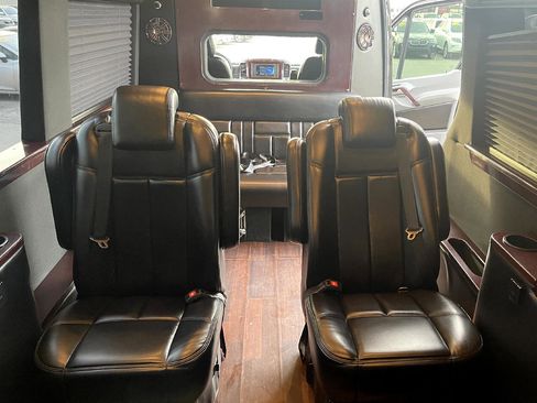 Used 2009 Dodge Sprinter 2500 image 21