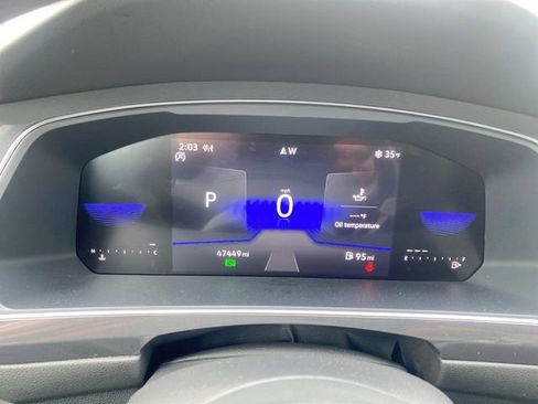 Used 2023 Volkswagen Tiguan SE w/ Panoramic Sunroof Package image 11