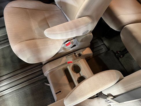 Used 2015 Toyota Sienna LE FWD image 38