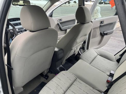 Used 2010 Ford Focus SE image 24